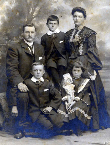 Thomas Henry Hall and Edith Lewis - Family 1903